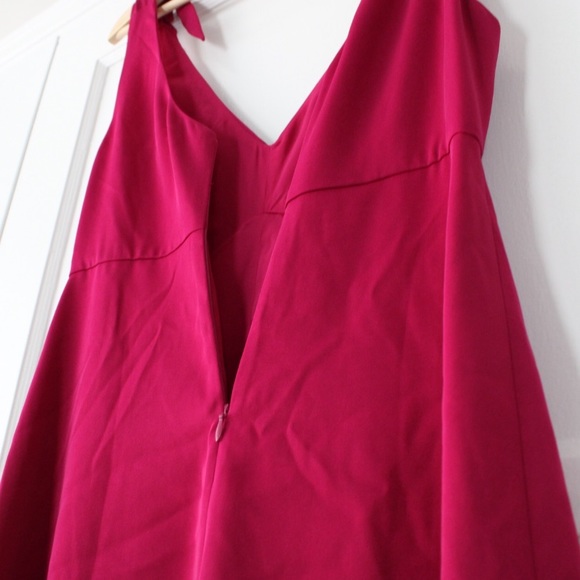 Cupcakes & Cashmere Magenta Slit Cocktail Dress - Picture 5 of 10